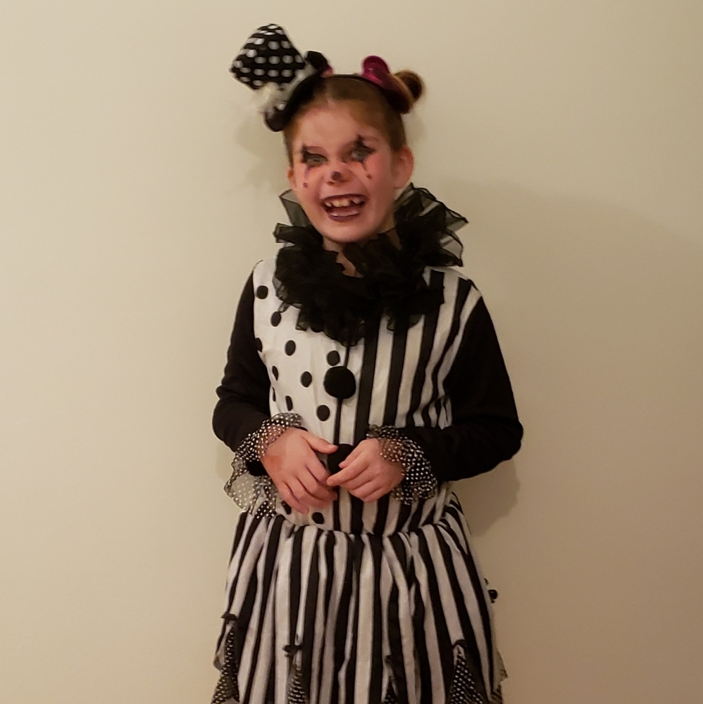 Girls killer clown size large 12-14